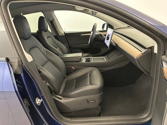 Tesla Model Y 8 of 12