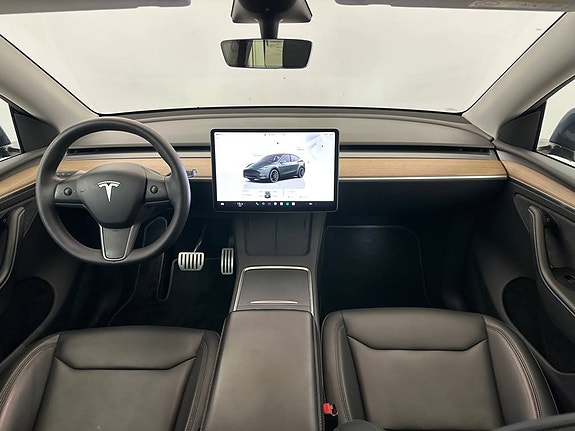 Tesla Model Y 7 of 12