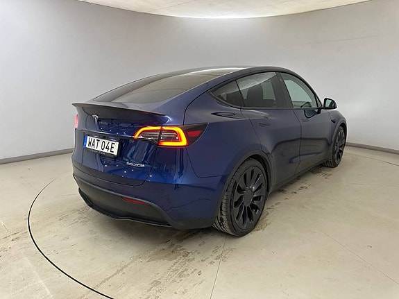 Tesla Model Y 4 of 12