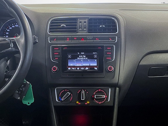 Volkswagen Polo 10 of 15