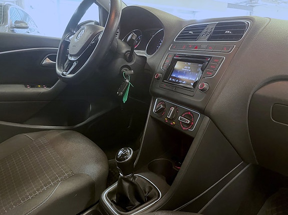 Volkswagen Polo 12 of 15