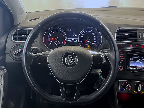 Volkswagen Polo 9 of 15