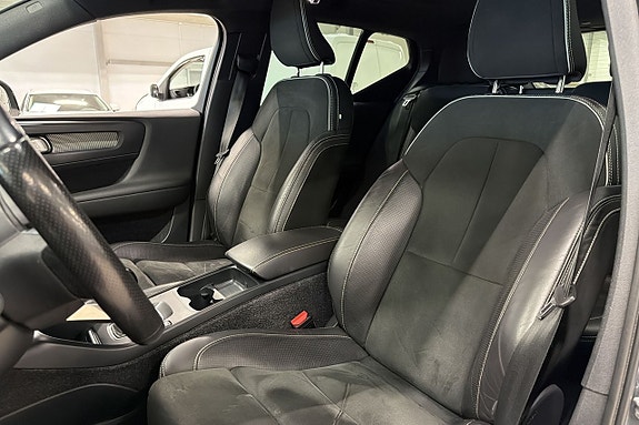 Volvo XC40 17 of 23