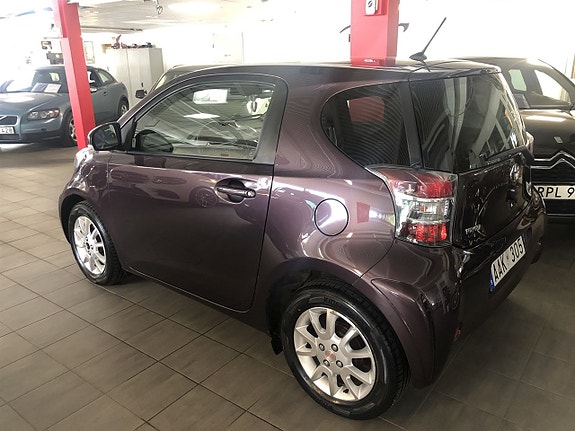 Toyota IQ 2 of 5