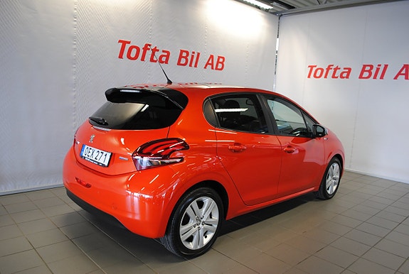 Peugeot 208 3 of 7