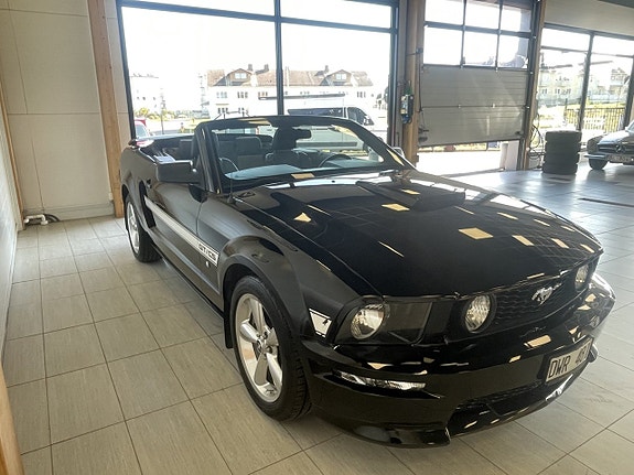 Ford Mustang 4 of 14