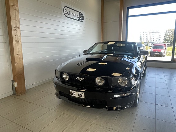 Ford Mustang 3 of 14