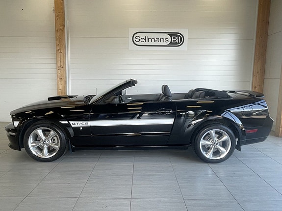 Ford Mustang 2 of 14