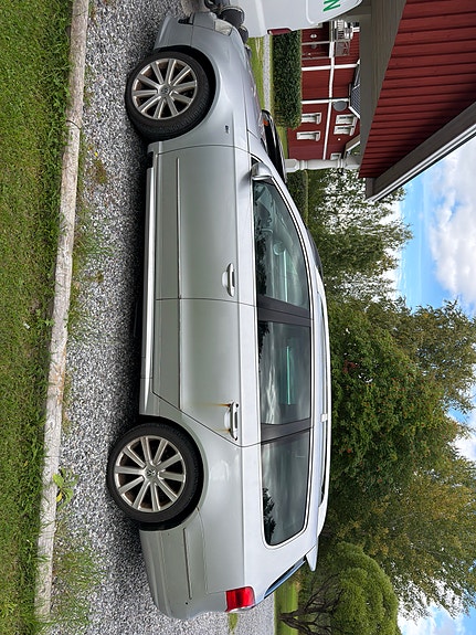 Volkswagen Passat 2 of 5