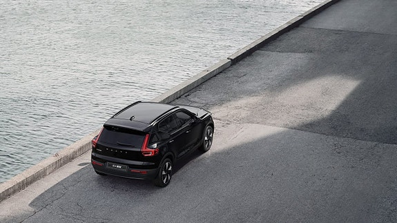 Volvo EX40 14 of 30