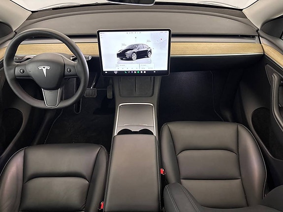 Tesla Model Y 7 of 11