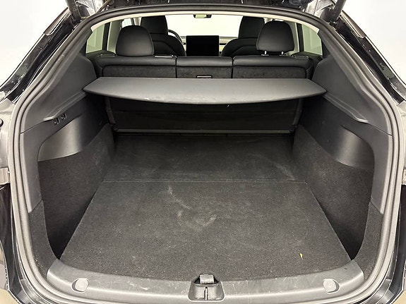 Tesla Model Y 10 of 11