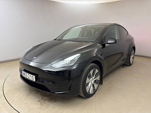 Tesla Model Y 2 of 11