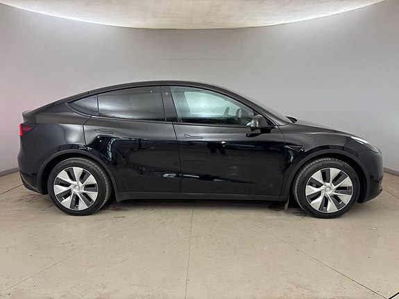 Tesla Model Y 3 of 11