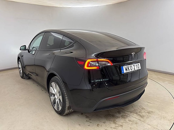 Tesla Model Y 5 of 11