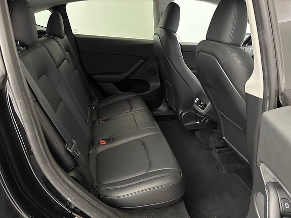 Tesla Model Y 9 of 11