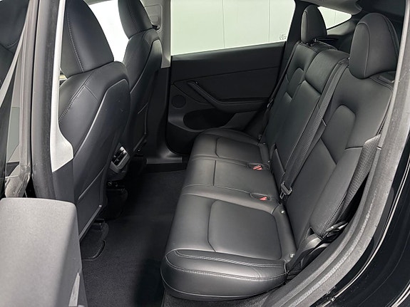 Tesla Model Y 15 of 21