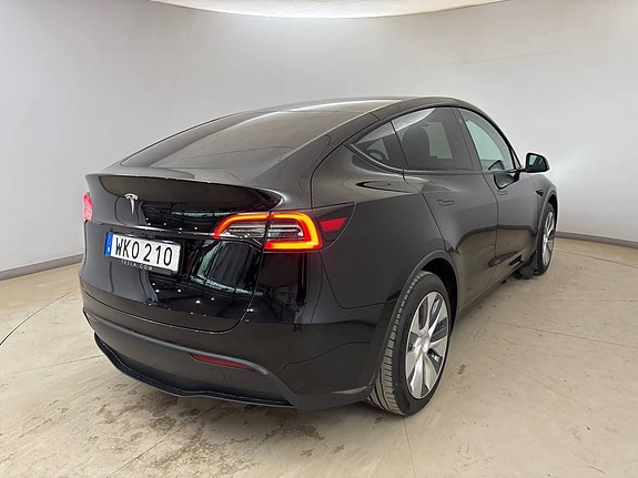 Tesla Model Y 4 of 11