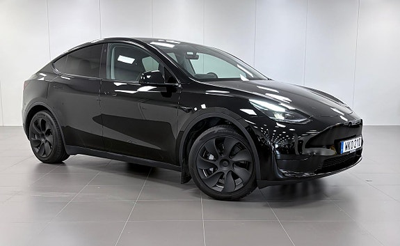 Tesla Model Y 3 of 21