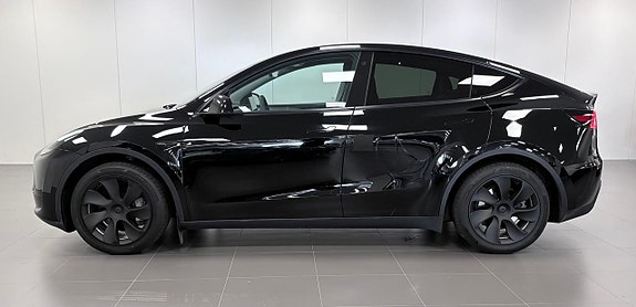 Tesla Model Y 7 of 21