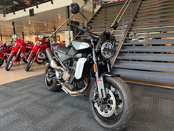 Husqvarna Svartpilen 801 0% ränta 38mån 2 of 7