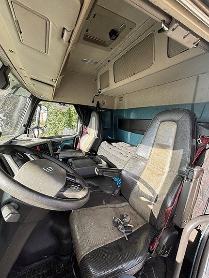Dragbil Volvo FM pusher. 5 of 6