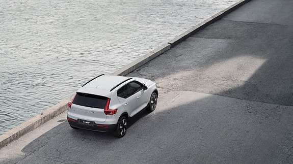 Volvo EX40 14 of 30