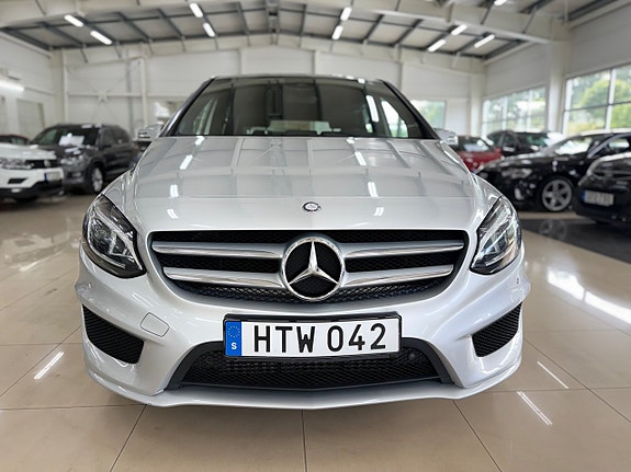 Mercedes-Benz B180 d 2 of 18
