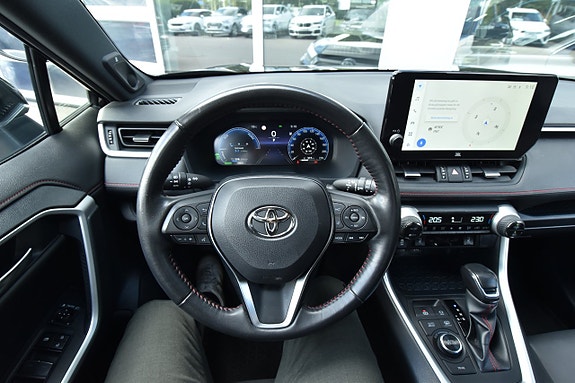 Toyota RAV4 15 of 29