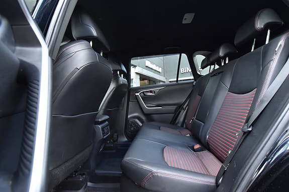 Toyota RAV4 12 of 29