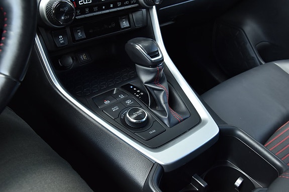 Toyota RAV4 16 of 29