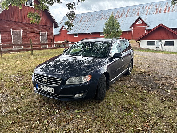 Volvo V70 2 of 4