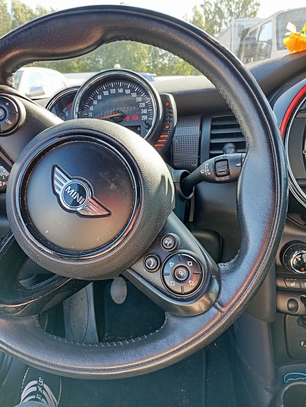 MINI Cooper 2 of 3