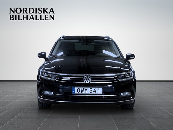 Volkswagen Passat 2 of 20