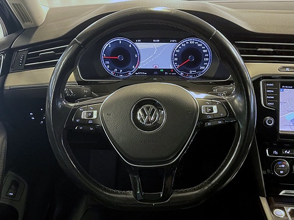 Volkswagen Passat 11 of 20