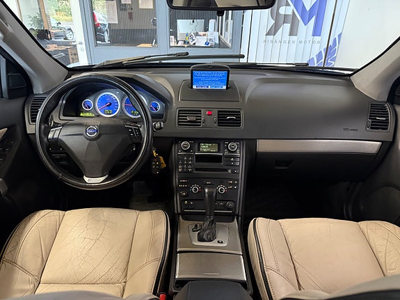 Volvo XC90 12 of 23