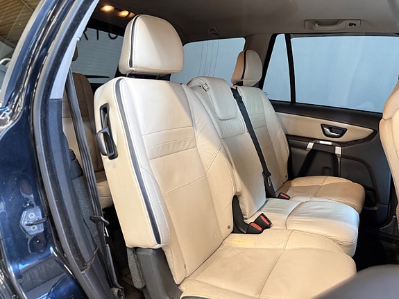 Volvo XC90 16 of 23
