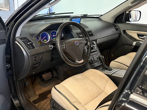 Volvo XC90 11 of 23