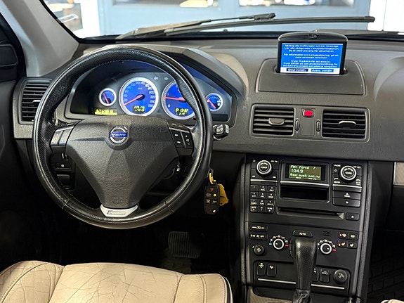 Volvo XC90 23 of 23
