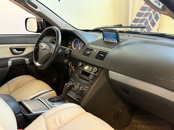 Volvo XC90 13 of 23