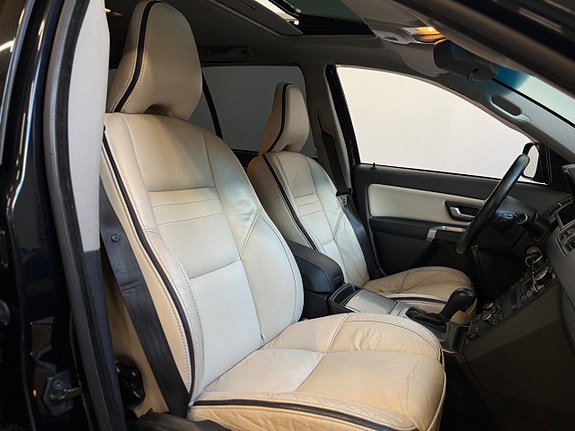 Volvo XC90 14 of 23