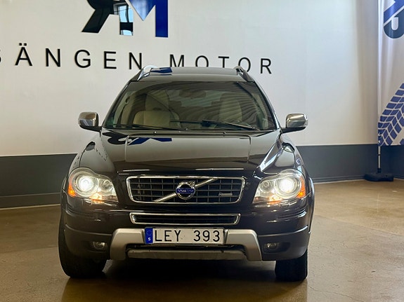 Volvo XC90 2 of 23
