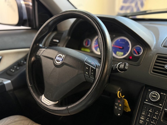 Volvo XC90 15 of 23