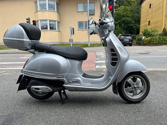 Vespa GT200 2 of 10