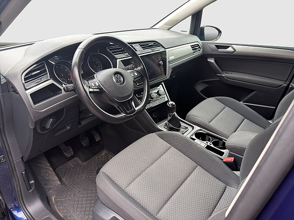 Volkswagen Touran 12 of 24