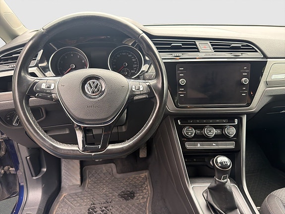 Volkswagen Touran 14 of 24