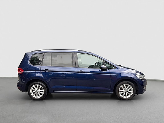 Volkswagen Touran 2 of 24