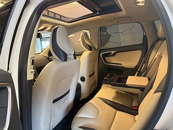 Volvo XC60 10 of 30