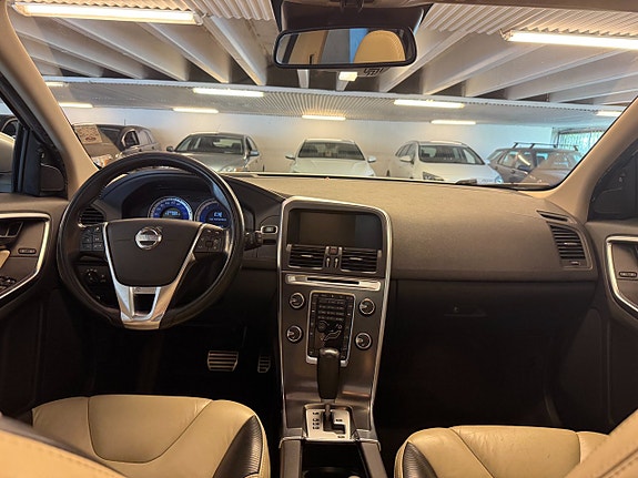Volvo XC60 14 of 30