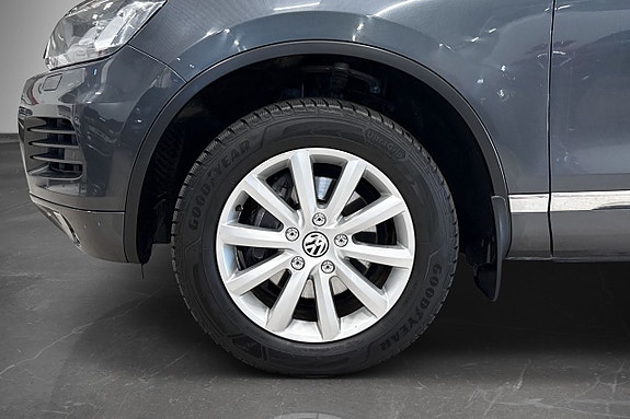 Volkswagen Touareg 2 of 26